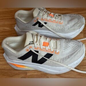 New Balance Supercomp Fuel Cell Trainer